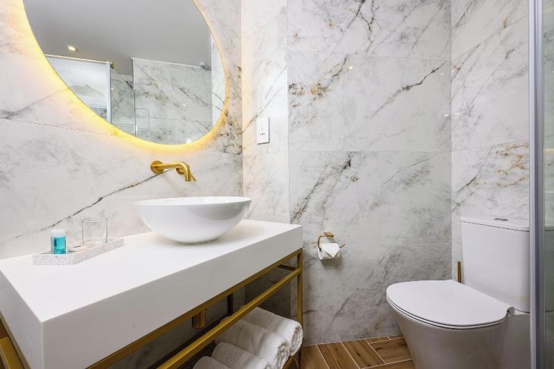 Xvi Suites image