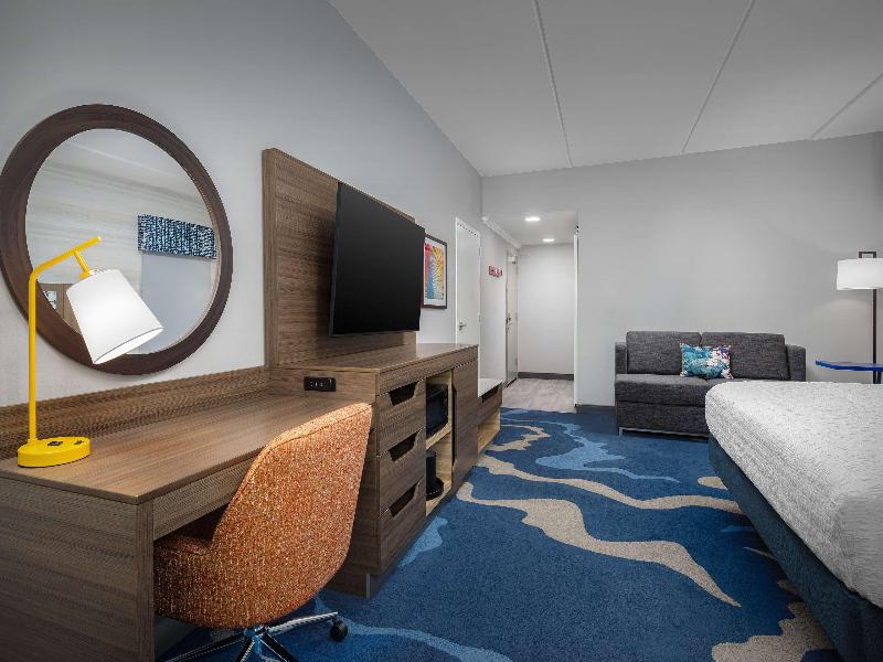 Hampton Inn And Suites By Hilton Naples South image