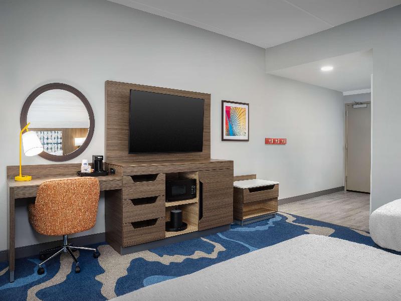 Hampton Inn And Suites By Hilton Naples South image