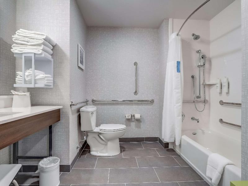 Hampton Inn & Suites Cincinnati Midtown Rookwood image
