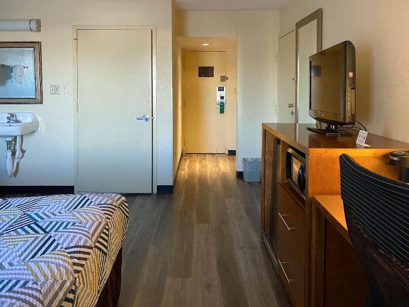 Studio 6 Suites Catonsville, Md – Baltimore West image