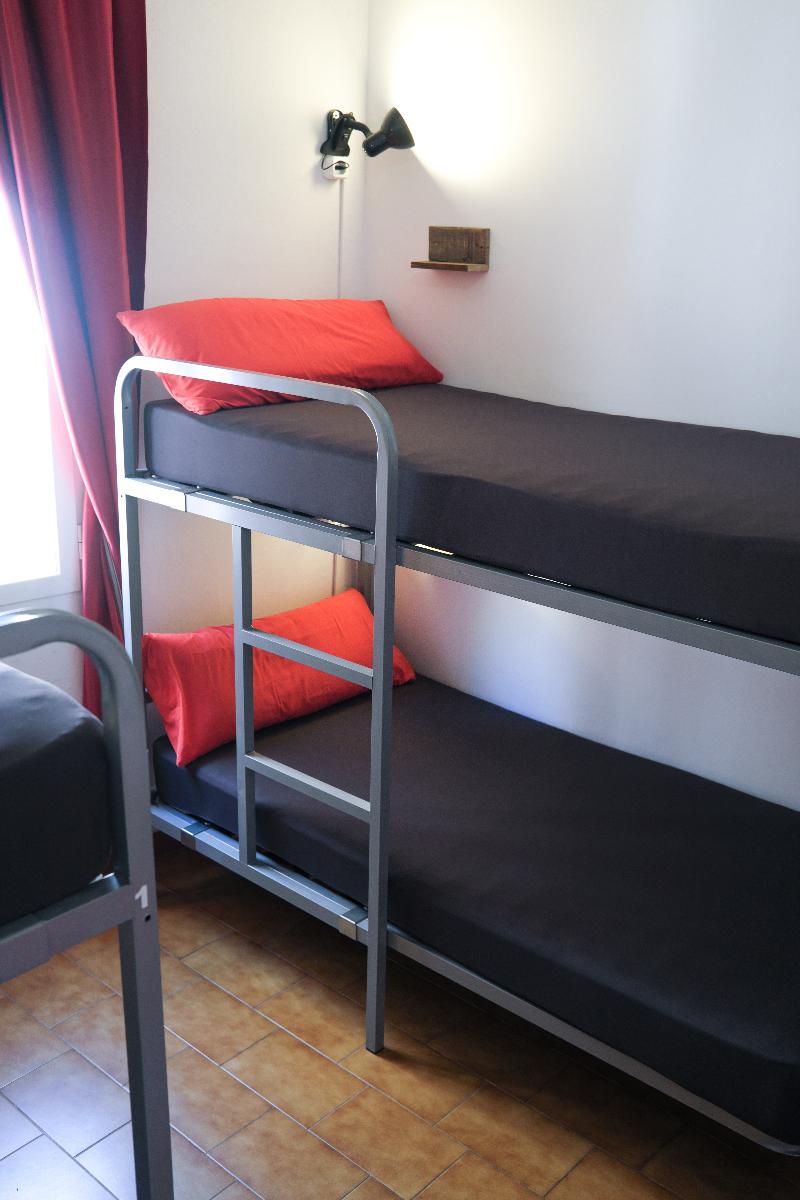 Mana Mana Youth Hostel