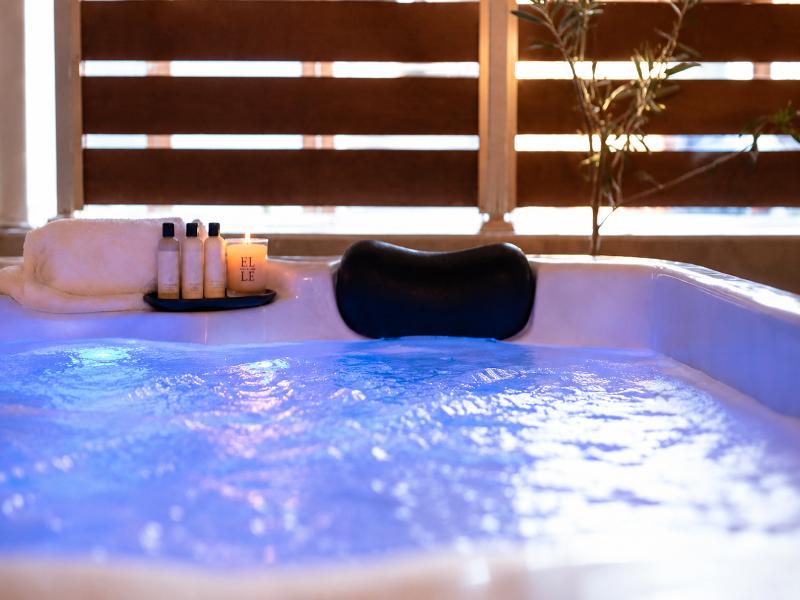 Elle Rooms & Suites image