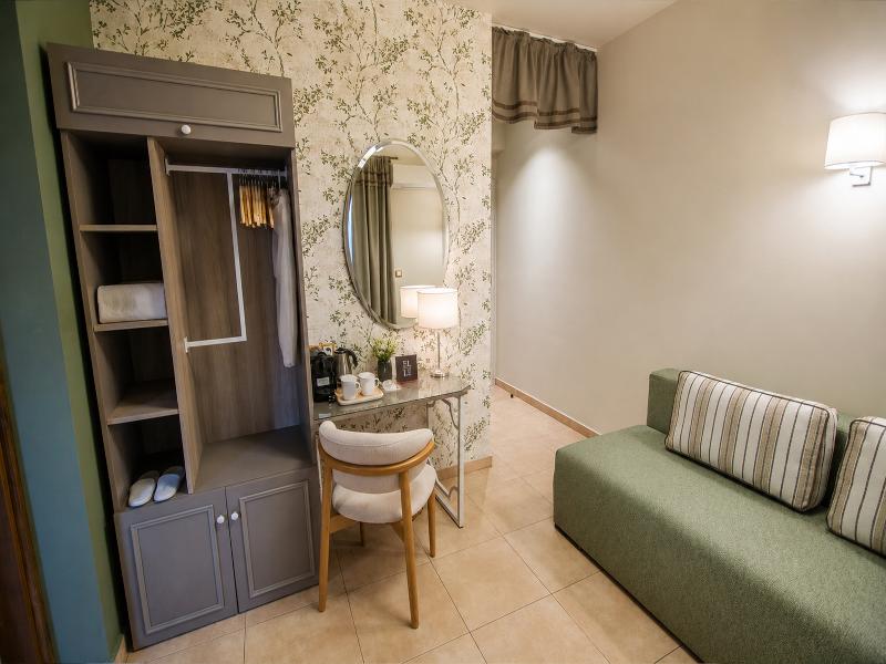 Elle Rooms & Suites image