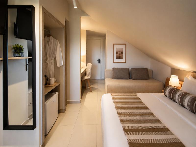 Elle Rooms & Suites image