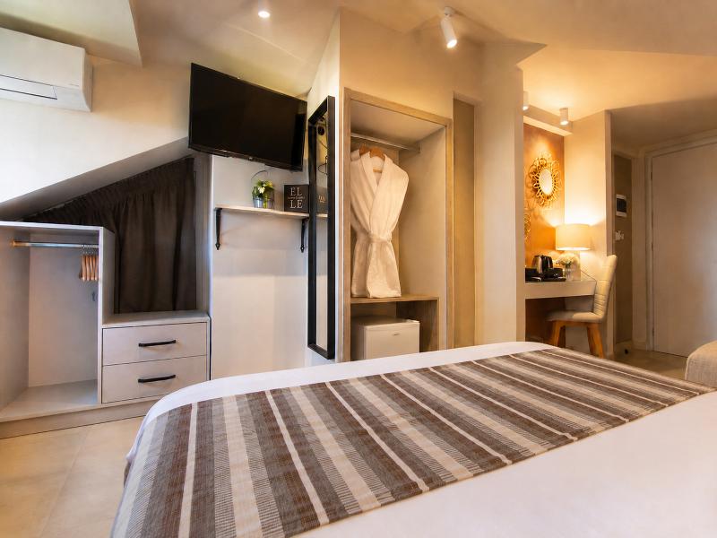 Elle Rooms & Suites image