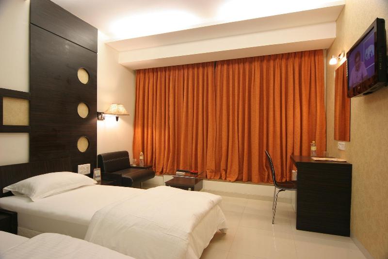 Pride Biznotel Alkapuri image