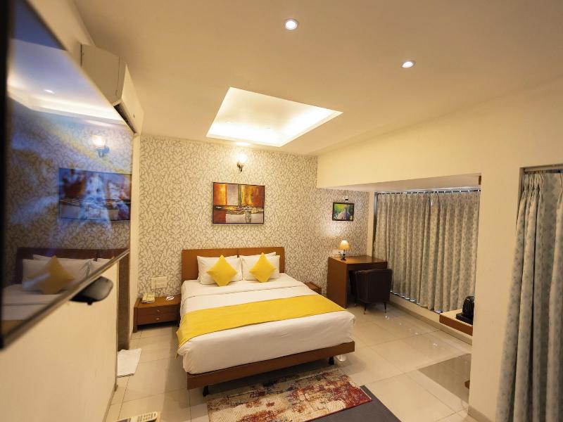 Pride Biznotel Alkapuri image