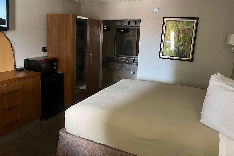 Baymont By Wyndham Odessa University Area — view