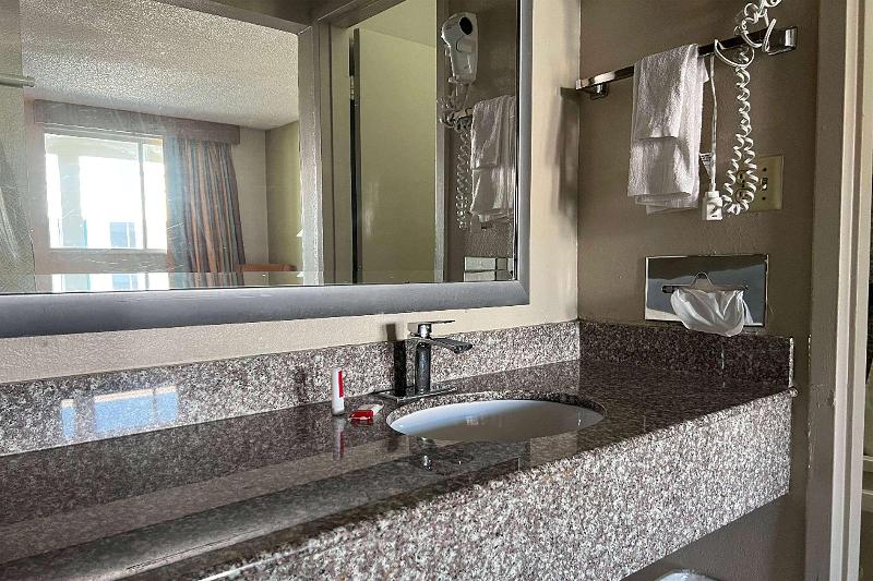 Baymont By Wyndham Odessa University Area — view