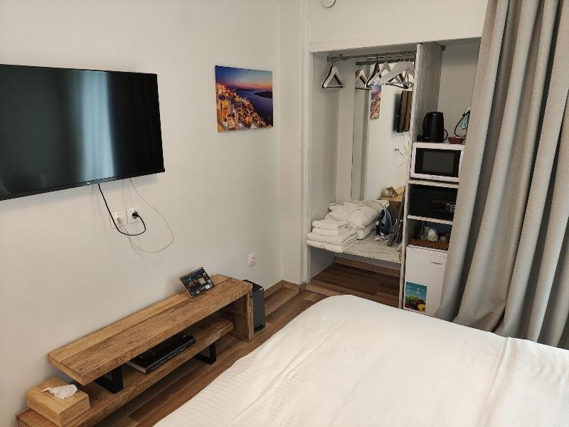 Ulysses Apartments image