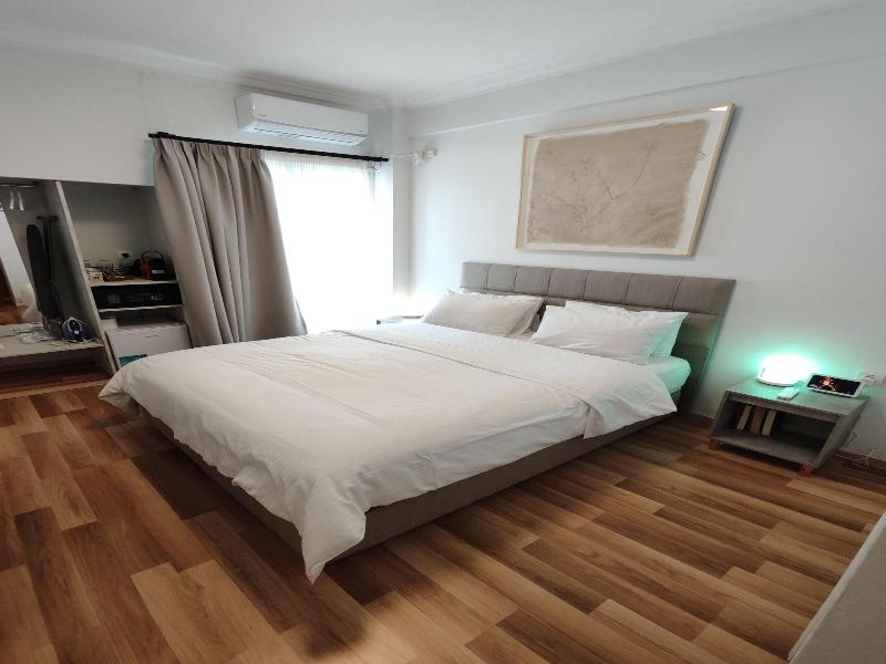 Ulysses Apartments image