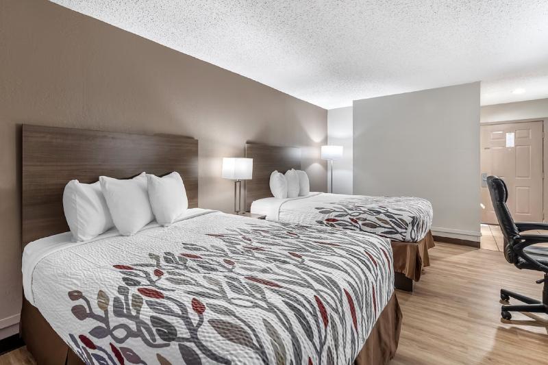 Red Roof Inn & Suites Sulphur Springs image