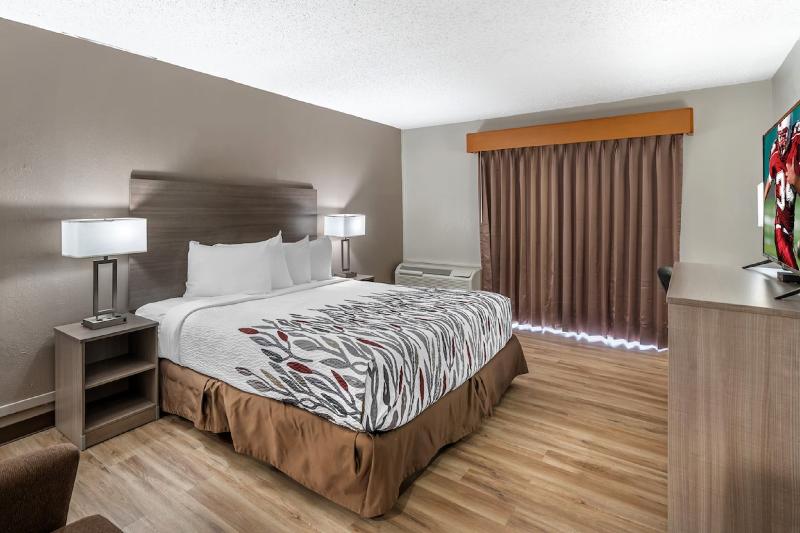 Red Roof Inn & Suites Sulphur Springs image