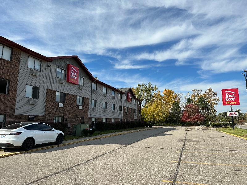 Red Roof Plus + Belleville - Image 1