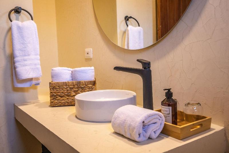 Casa Noa Colonial Rooms image