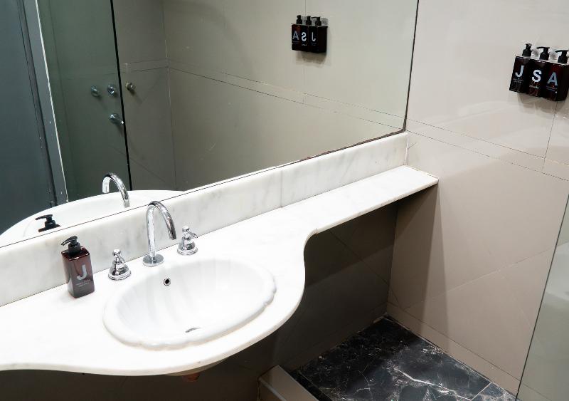 Moreno 820 by DOT Suites image