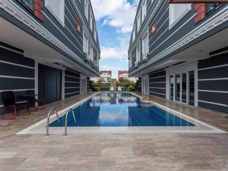Avullar Palace Hotel image