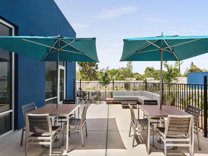 Hampton Inn & Suites Oroville image