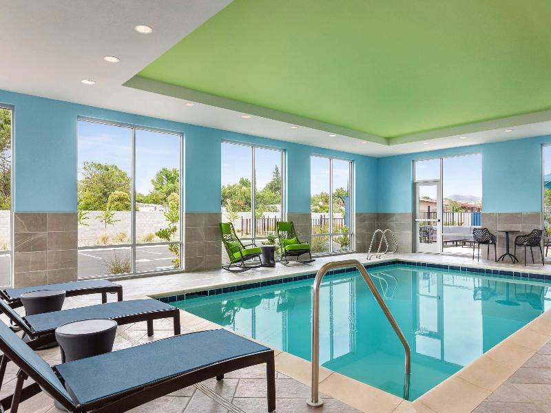 Hampton Inn & Suites Oroville image