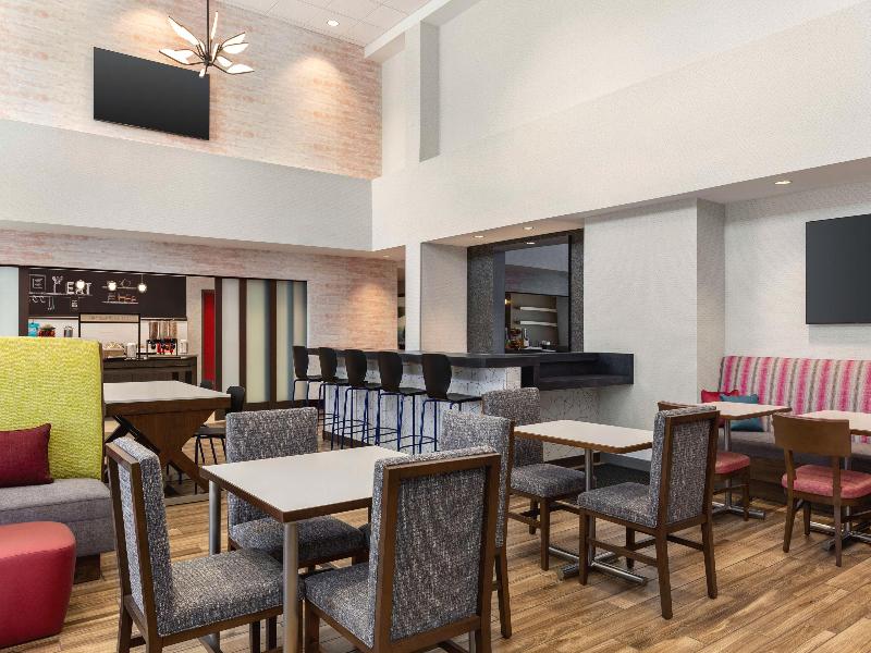 Hampton Inn & Suites Oroville image
