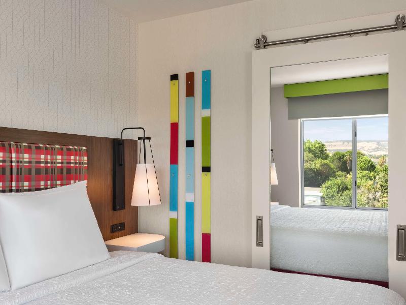 Hampton Inn & Suites Oroville image