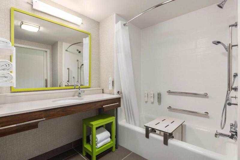 Hampton Inn & Suites Oroville image