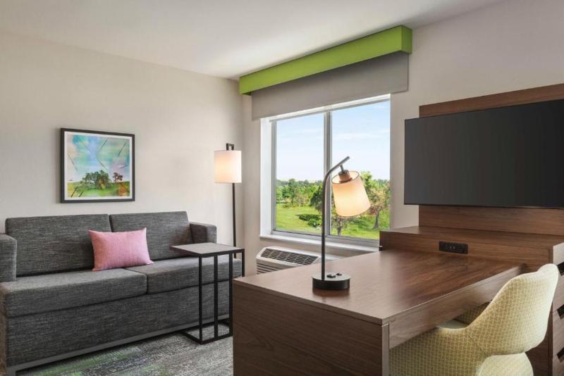 Hampton Inn & Suites Oroville image