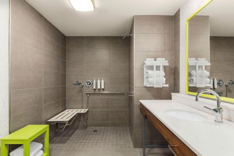 Hampton Inn & Suites Oroville image