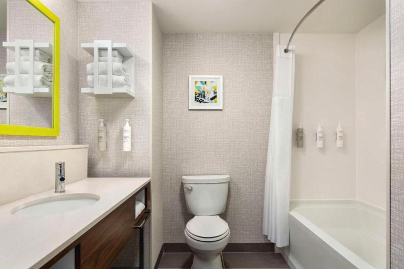 Hampton Inn & Suites Oroville image