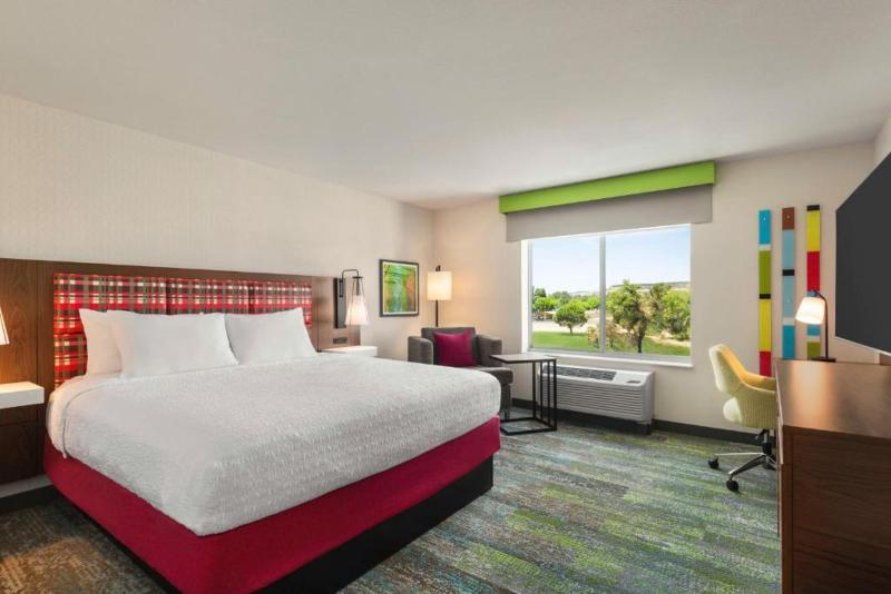 Hampton Inn & Suites Oroville image