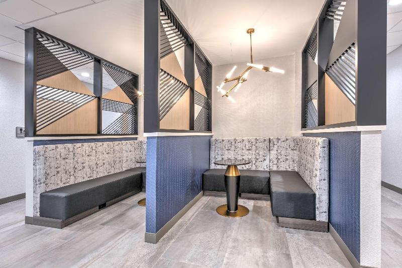 Hampton Inn&Suites Hilton Shenandoah The Woodlands image