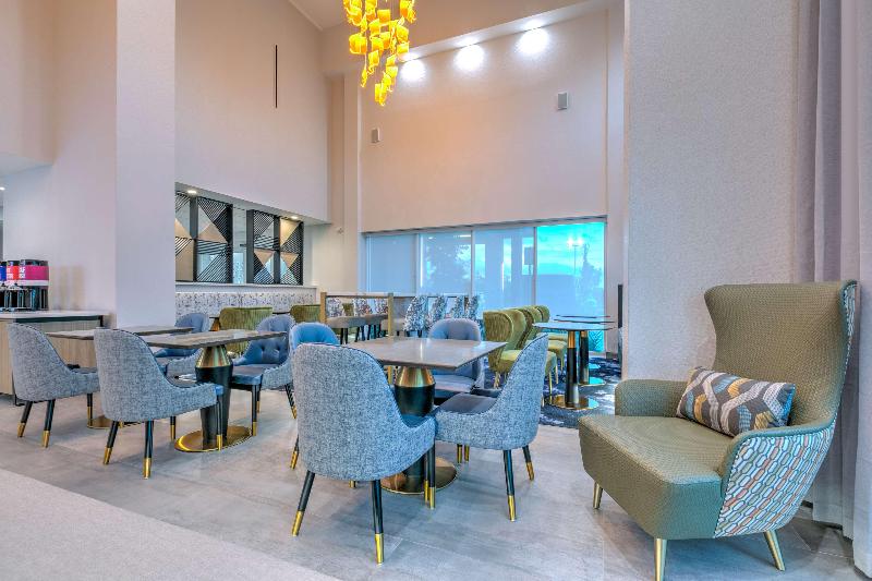 Hampton Inn&Suites Hilton Shenandoah The Woodlands image