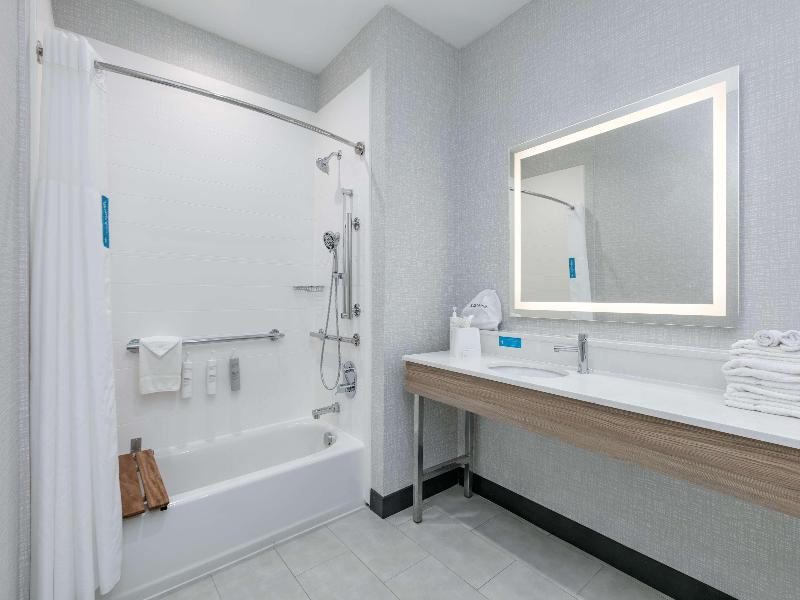 Hampton Inn&Suites Hilton Shenandoah The Woodlands image