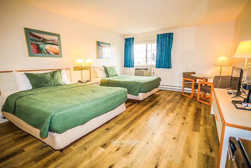 Mountain Host Motor Inn image