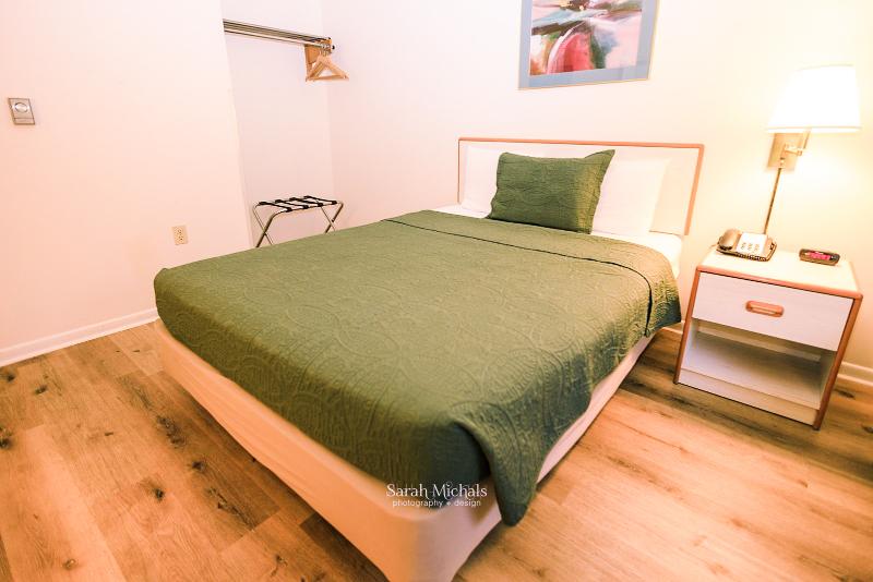 Mountain Host Motor Inn image