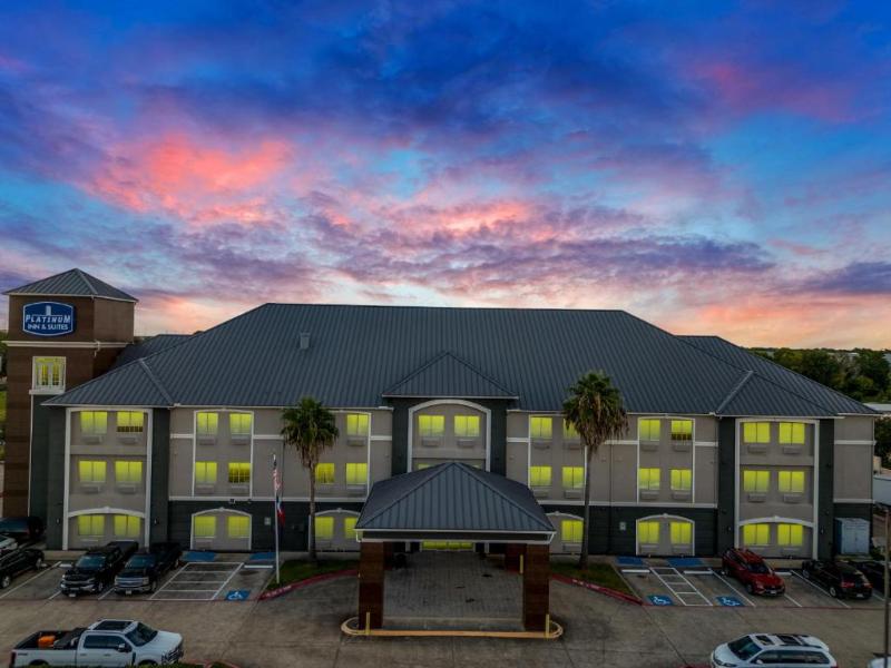 Platinum Inn & Suites Webster