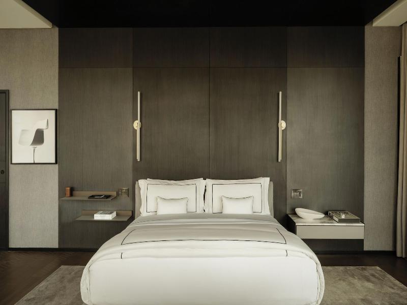 Hotel Alexander image
