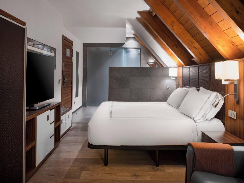 AC Hotel Baqueira Autograph Collection image