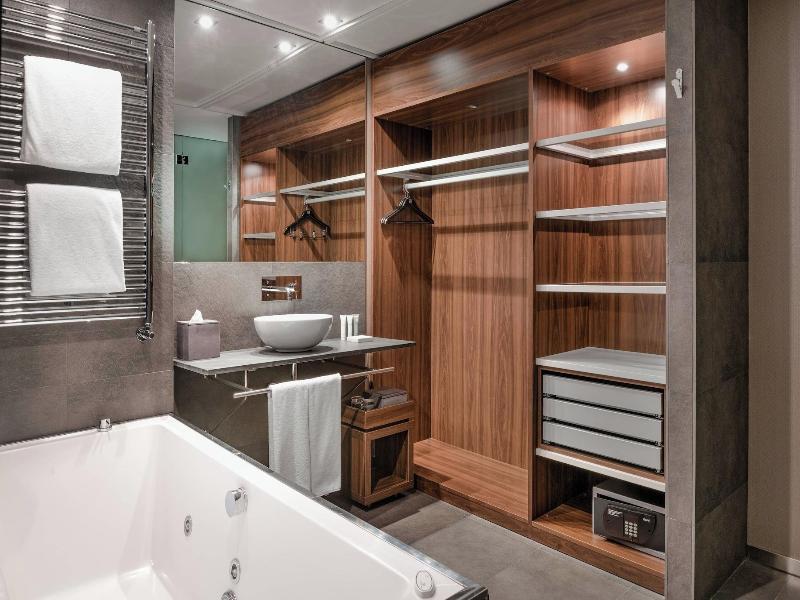 AC Hotel Baqueira Autograph Collection image