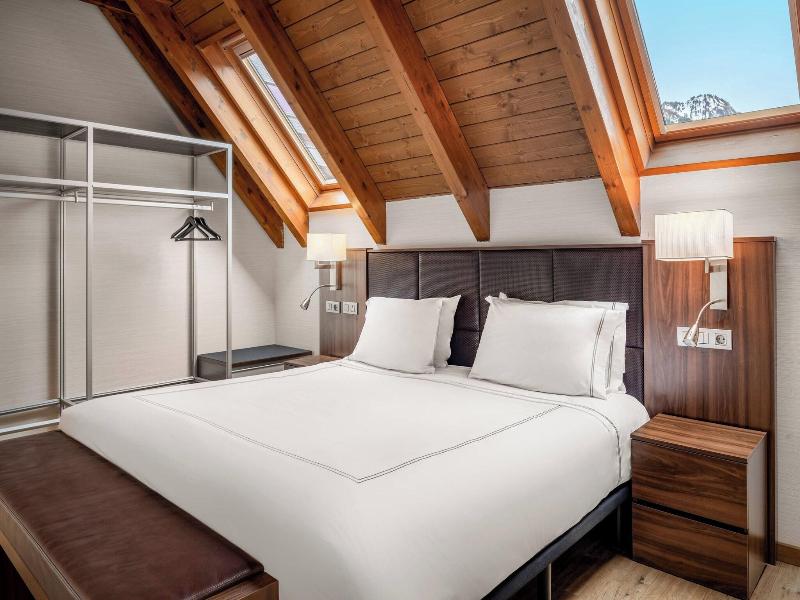 AC Hotel Baqueira Autograph Collection image