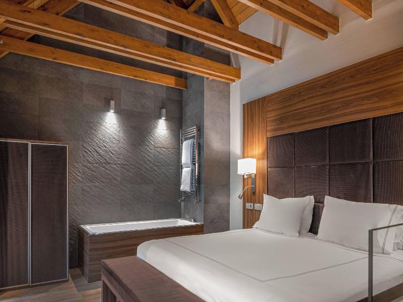 AC Hotel Baqueira Autograph Collection image