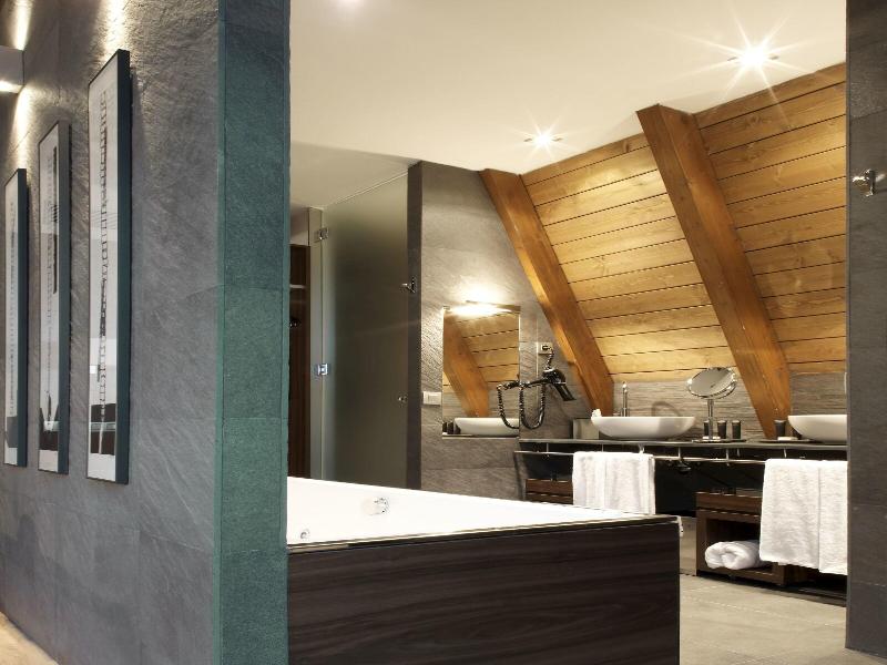 AC Hotel Baqueira Autograph Collection image