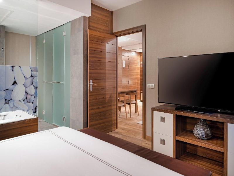 AC Hotel Baqueira Autograph Collection image