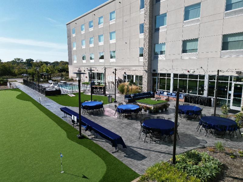 Holiday Inn Express Suites Chicago Schaumburg IHG image