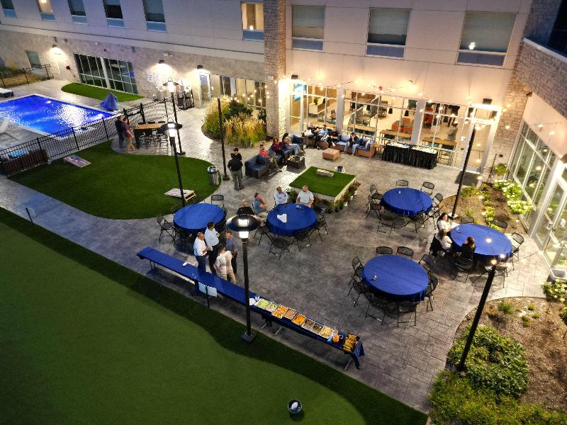 Holiday Inn Express Suites Chicago Schaumburg IHG image