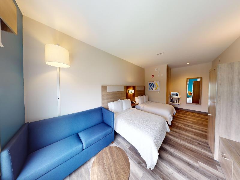 Holiday Inn Express Suites Chicago Schaumburg IHG image