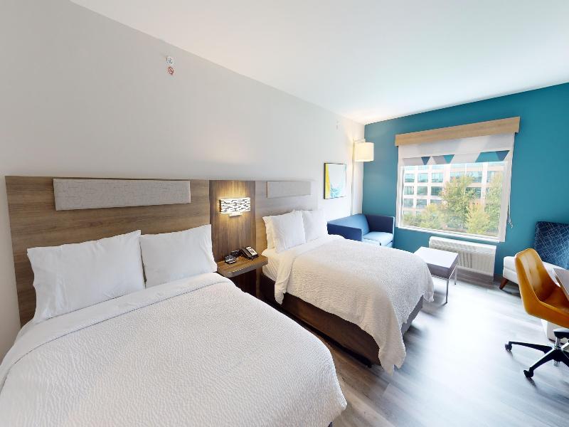 Holiday Inn Express Suites Chicago Schaumburg IHG image