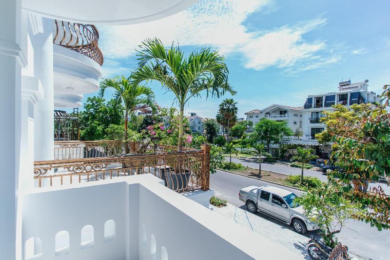 La Sera Suites Nha Trang image