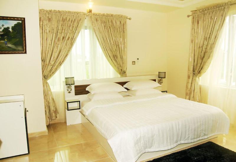 Milestone Hotel image